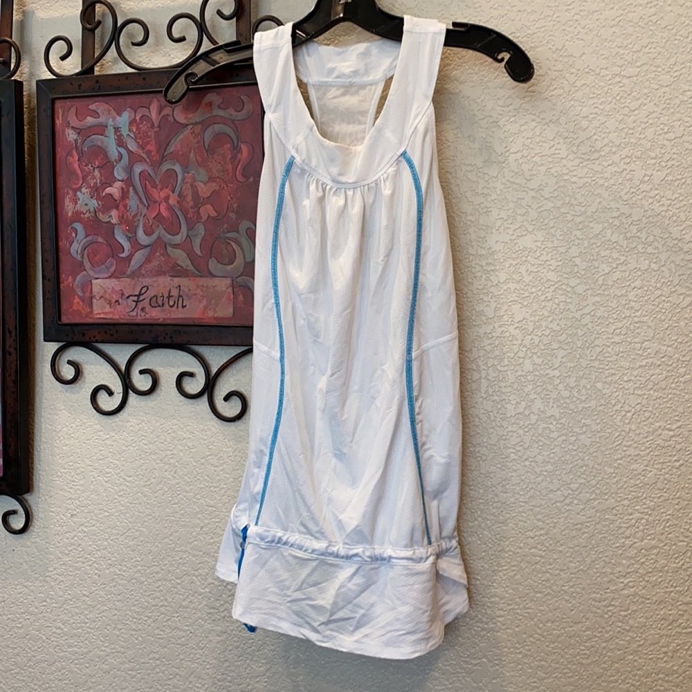 🍋EUC LuLuLemon Whitw/teal stitching cinch@hem top